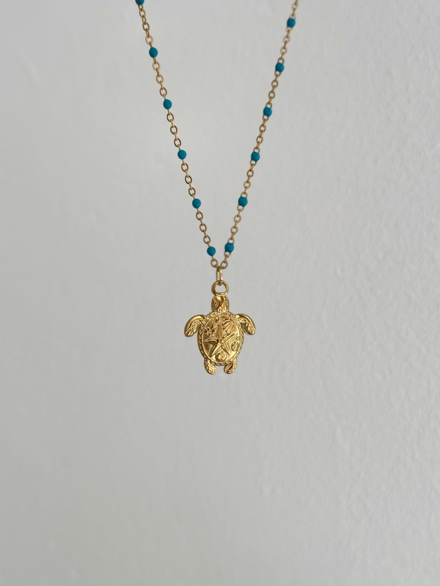 Collier Blue